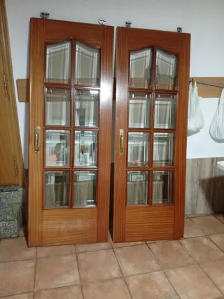 Puertas de madera con cristal viselado