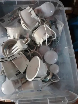 4 Aros de Foco Style. 11 focos blancos. Bombillas