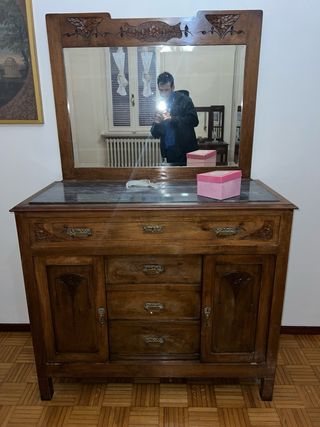 Vendesi splendido set di mobili d’epoca in legno