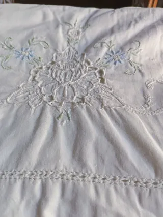 Lenzuolo matrimoniale vintage in cotone ricamato