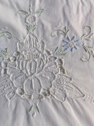 Lenzuolo matrimoniale vintage in cotone ricamato