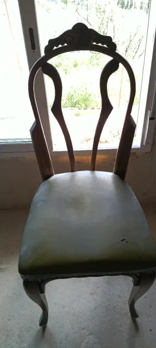 Conjunto de más de 6 Sillas Antiguas de Madera