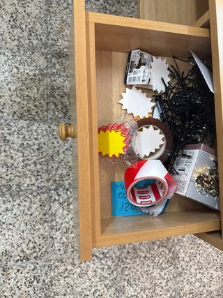 Mostrador de madera y cristal
