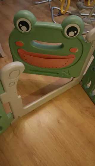 Parque infantil con diseño de rana