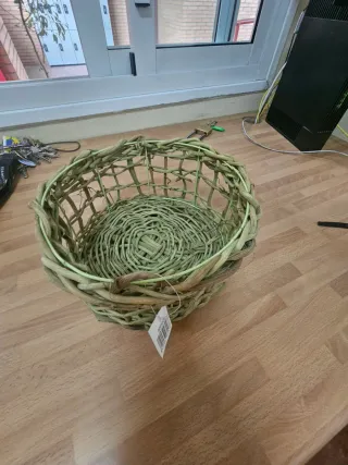 Cesta de mimbre verde