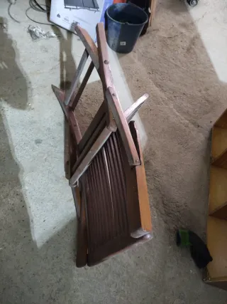 Silla antigua de madera pegable