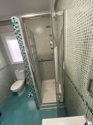 Mampara de ducha de cristal y metal