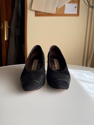 Zapatos de tacón negros punta