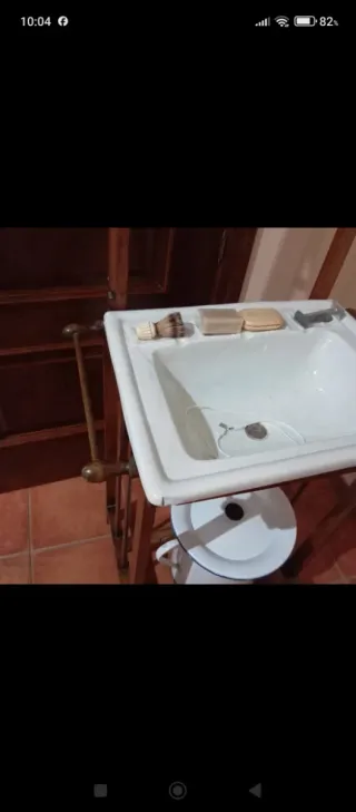 Antiguo lavabo palanganero de madera