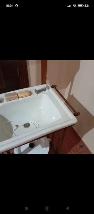 Antiguo lavabo palanganero de madera
