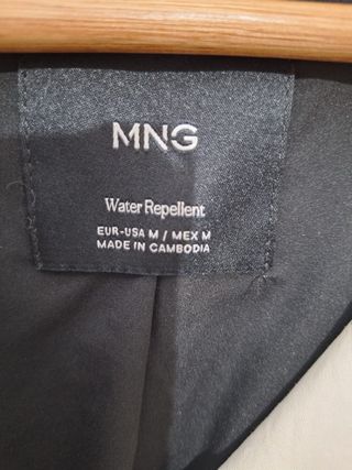 Trench corta Mango beige doble botonadura