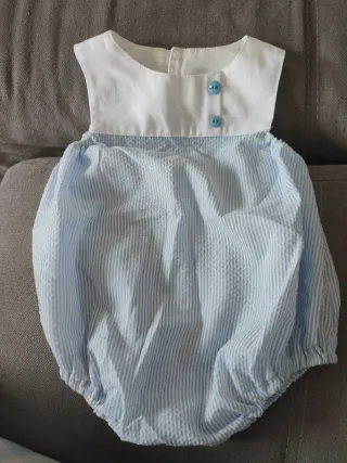Pack bebé: body, chupetero y biberón.