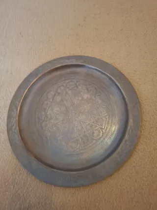 Plato antiguo bronce decorado