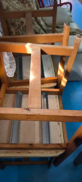 Seis sillas comedor recién tapizadas