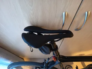 Bicicleta de carretera Trek negra