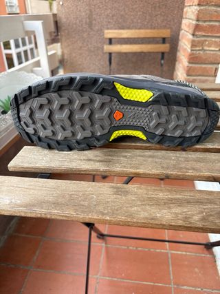 Botas de trekking Quechua Talla 45 Nuevas