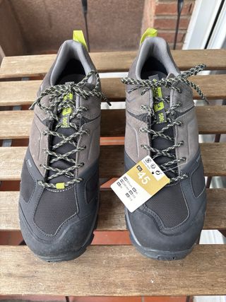 Botas de trekking Quechua Talla 45 Nuevas