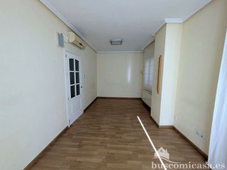 Local comercial en alquiler en Linares