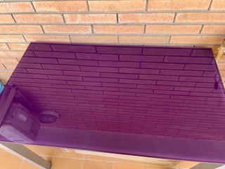 Tavolo da cucina in vetro viola e metallo