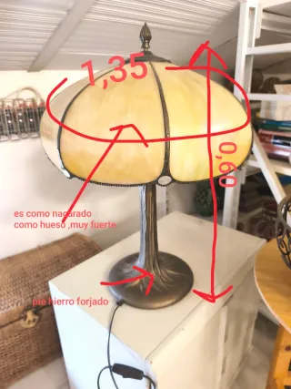 Lámpara de mesa forjada estilo Tiffany
