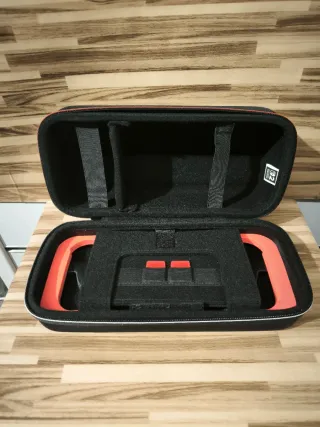 Nintendo Switch + Estuche Gris/Rojo