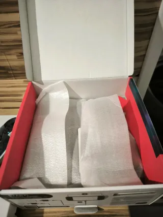 Nintendo Switch + Estuche Gris/Rojo