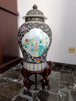 Jarrón chino decorado con flores