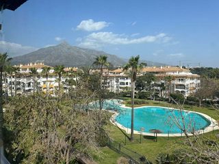 Piso en venta en Nueva Andalucía centro en Marbella