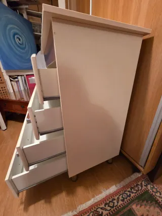 Cómoda 5 cajones madera y plástico