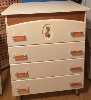 Cómoda 5 cajones madera y plástico