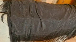 Manton Isabelino Negro Bordado