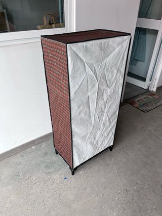 Guardaroba 4 Ripiani in Tessuto e Metallo