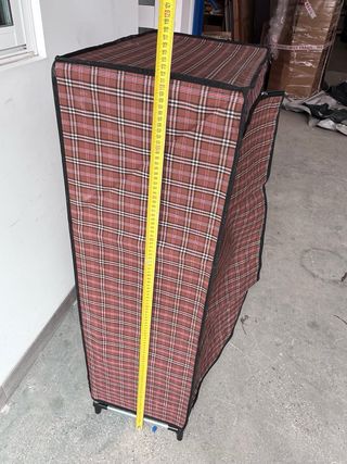 Guardaroba 4 Ripiani in Tessuto e Metallo