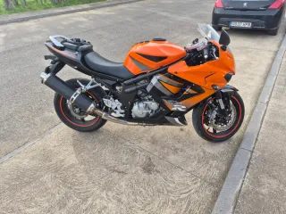 Hyosung 650 Sportbike Naranja/Negra