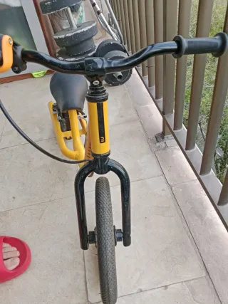 Bicicleta infantil amarilla Btwin
