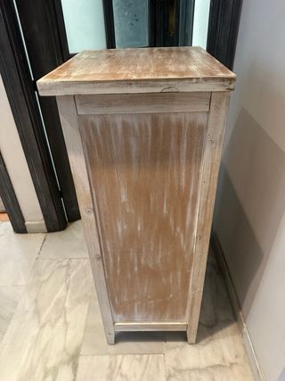 Mueble alto cajonera de madera con 4 cajones