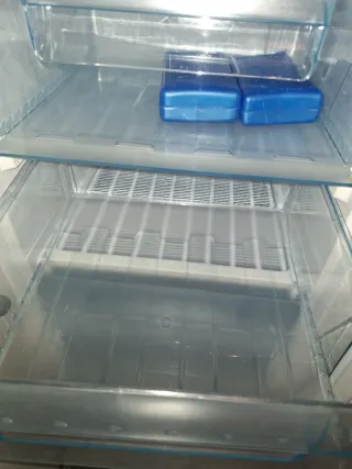 Congelador blanco.