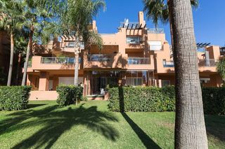 Piso en venta en Los Naranjos - Las Brisas en Marbella