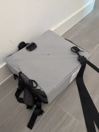 Trona portátil para bebé con diseño de mono