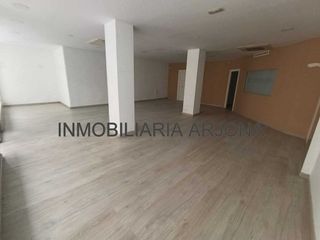 Local comercial en alquiler en Lucena