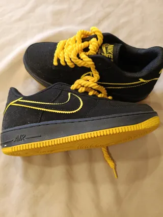 Nike Air Force 1 Negras y Amarillas