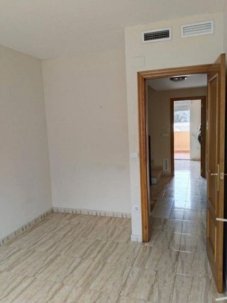 Casa adosada en venta en Zona Urbanizaciones en Alzira