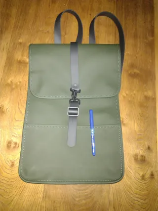 Mochila Rains verde militar sin usar