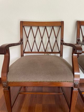 Coppia di poltrone in legno massello classici