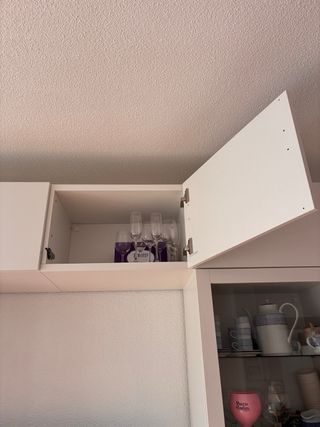 Mueble de salón Ikea blanco y cristal