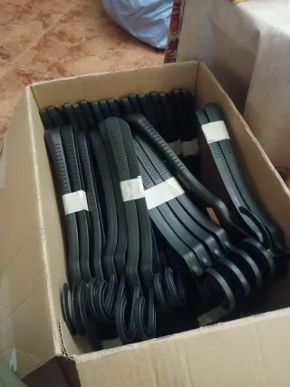 Perchas resistentes 44 y 40
