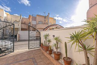 Chalet en venta en La Siesta - El Salado - Torreta en Torrevieja