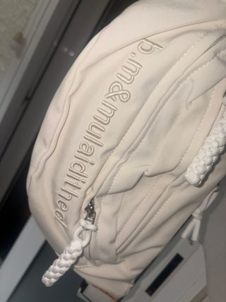 Riñonera blanca con logo bordado