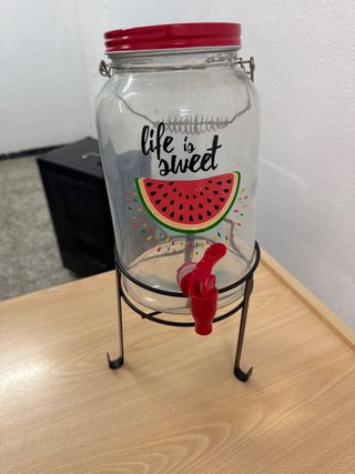 Dispensador de bebidas con grifo
