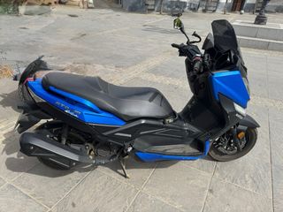 Wottan Maxi Scooter Azul y Negro